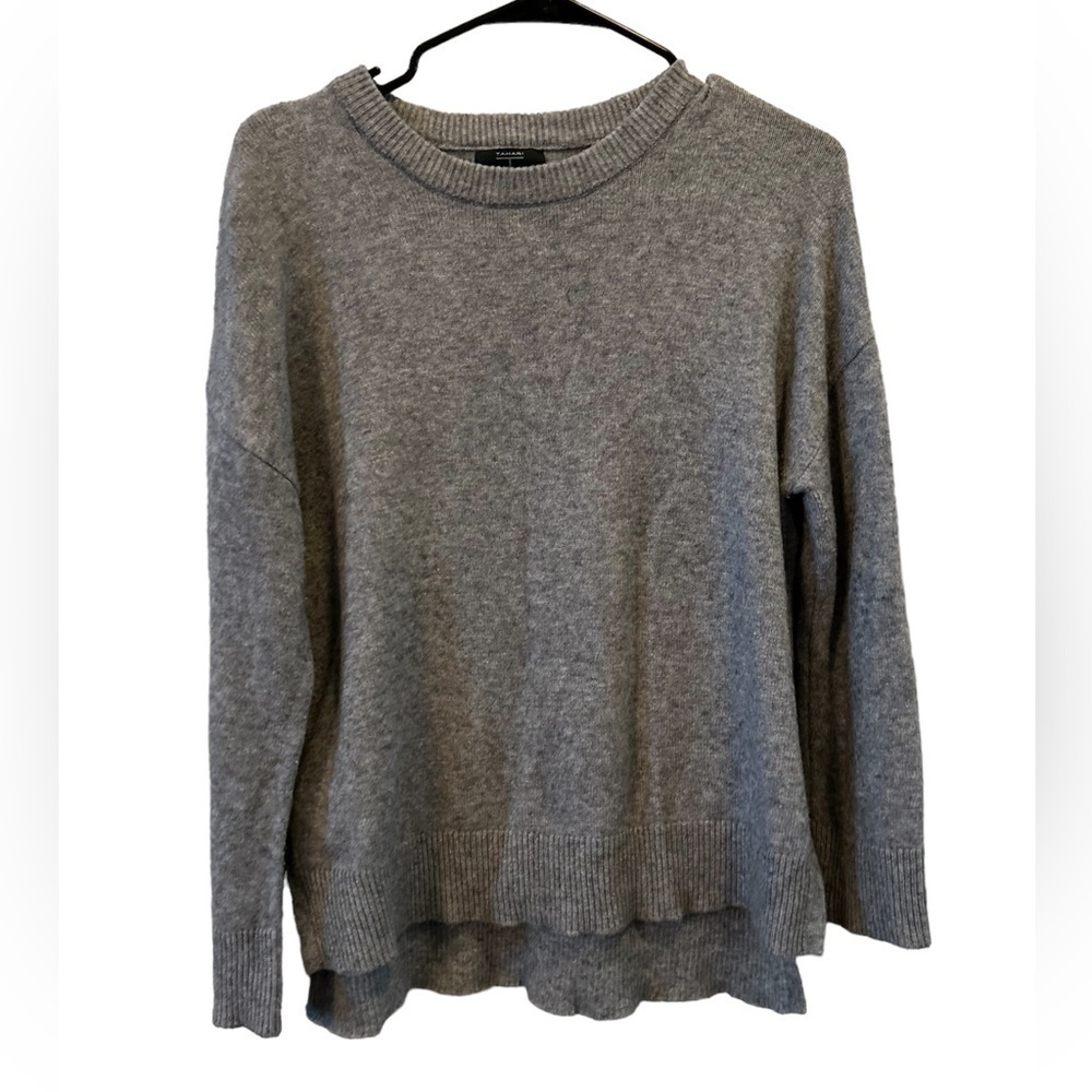 Tahari Soft Gray Long sleeve Pullover Sweater small